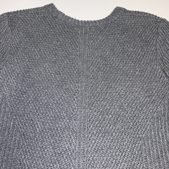Madewell hex comb 1937 grey Sweater size Medium. Crew neck. slits on the side. - Picture 14 of 16